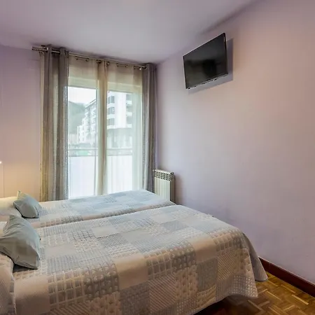 Paseo Antzieta 31. 1e Lägenhet