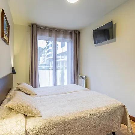 Paseo Antzieta 31. 1e Lägenhet
