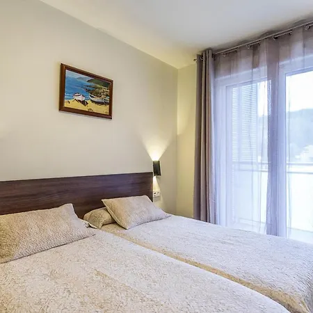 Paseo Antzieta 31. 1e Appartement *